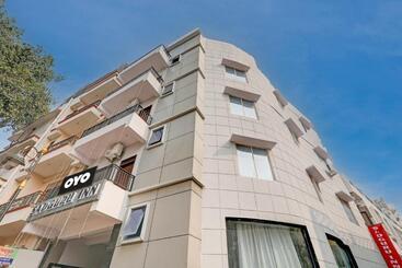 Super Hotel O Sadguru Inn