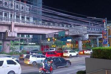 شقة فندقية 1br Aesthetic Condotel With Balcony   Edsa