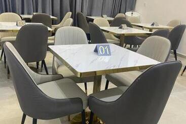 De Grand Hotel And Rooftop