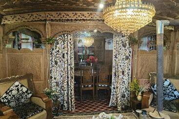 בית מלון כפרי Gateway Of Paradise