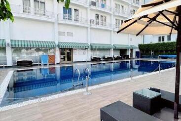 酒店 Country Inn & Suites By Migrolino