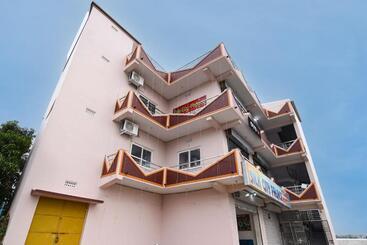 Hotelli Oyo Silk City Palace