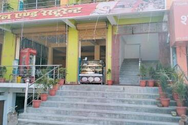 Tejas Hotel & Restaurant