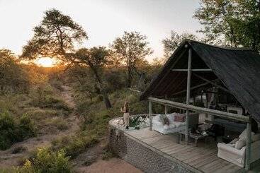 Hotel Nsala Wilderness Camp