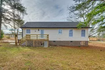 Mökkimajoitus Bailey Vacation Rental, 13 Mi To Downtown Wilson