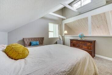 茅舍 5 Acres & Deck: Scenic Greenwood Home W/ Mtn Views