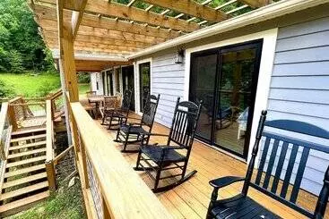 Mökkimajoitus Farmhouse