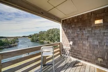 コテージ Hatteras Island Hideaway: Waterfront, Canal Access