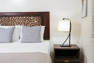 اقامتگاه Aquahaven Retreat In Kingston