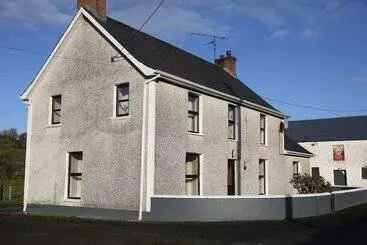 Residenssi Farmhouse Near Newtownstewart 3 Bedrooms