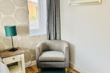 Резиденция Impeccable 3 Bed House In Nottingham Free Parking