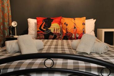 Резиденция Impeccable Spacious 6 Bed House In Romford