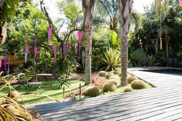 ペンション The Art Guesthouse