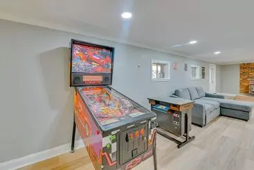 コテージ Danville Herrington Lake Retreat W/ Deck & Hot Tub