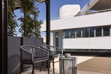 Hotel Athenarum Portus Life & Style