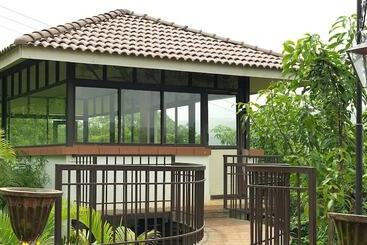 Hotel Forest Escapes Koyna