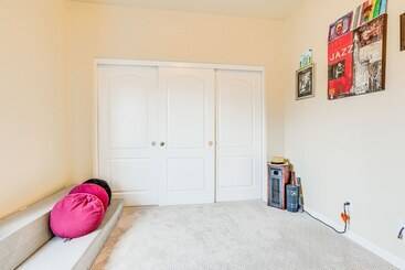 بيت ريفى Modern California Escape Near Kayaking & Downtown!