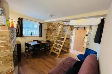 レジデンス Adorable And Cosy Tiny Cottage