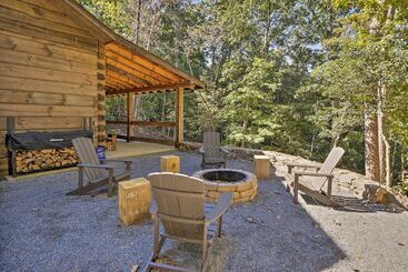 קוטג'' Coosawattee River Resort Cabin W/ Private Hot Tub!