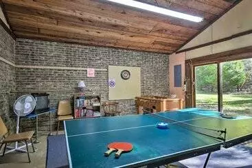 Mökkimajoitus Clarks Hill Lake Area Home W/ Pool & Dock!