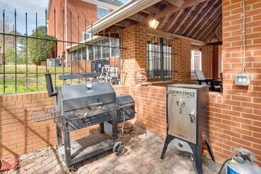 بيت ريفى Douglasville Lake Home W/ Private Pool + Gazebo!