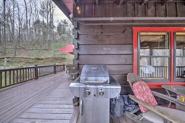קוטג'' Ellijay Escape On Briar Creek W/ Hot Tub & Views!