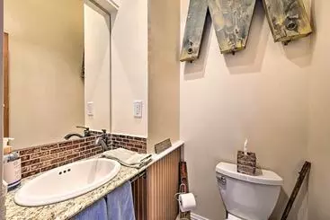 コテージ Historic  Watson  Brick House W/ Private Deck!