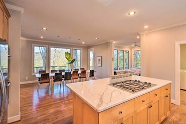 קוטג'' Luxe Big Canoe Resort Home W/ 3 Decks & Mtn Views!