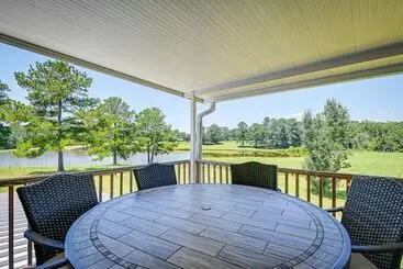 Mökkimajoitus Peaceful Warm Springs Home W/ Pool Access!