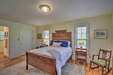 Mökkimajoitus Pet Friendly Mountain Cabin W/ Ramp Access!