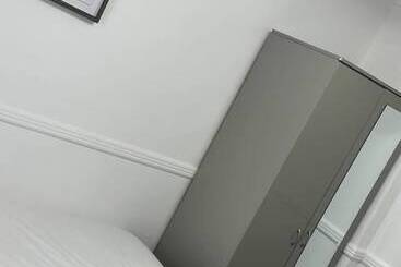 اقامتگاه Beautiful 4 Bed House In Billericay