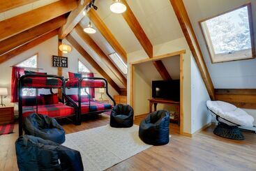 קוטג'' Riverside Colorado Cabin W/ Deck & Hot Tub