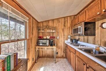 بيت ريفى Secluded Ridgetop Hideaway W/ Valley Views!