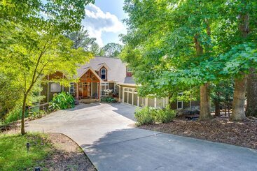 بيت ريفى Lake Access: Waleska House W/ Floating Dock!