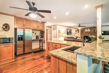 קוטג'' Waterfront West Point Lake Cabin W/ Private Dock!