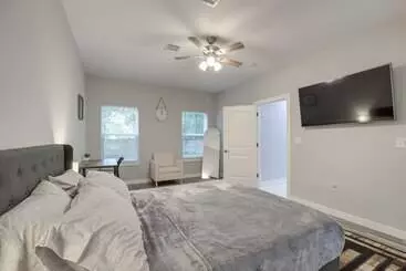 کلبه Gated Houston Home W/ Large Yard: 4 Mi To Downtown