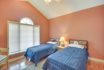 קוטג'' Hot Springs Village Getaway: Golf, Hike, Bike!