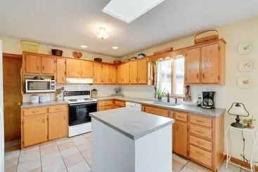 Mökkimajoitus Jonesborough Home On 8 Acres W/ Mountain Views!