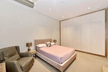 اقامتگاه Charming 3 Bed House In London