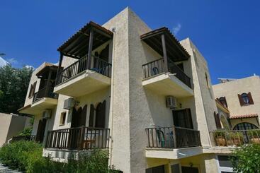 בית מלון כפרי Galini Apartments