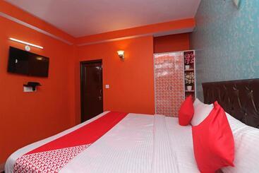 בית מלון כפרי Oyo Black Rose