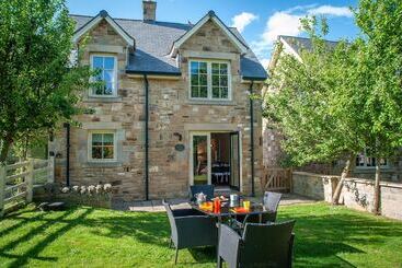 茅舍 Northern Hideaways Apple Store, Ellingham