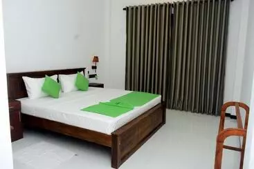 Hotelli Lake & Ocean Villa Ahangama