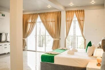 酒店 Hiru Beach Resort