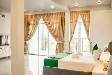 Hotelli Hiru Beach Resort