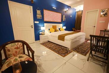 Hotell The Crosswoods Three