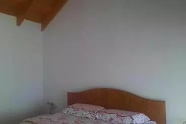 تختخواب و صبحانه Guest House Xhelili