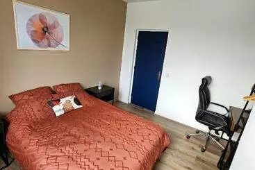 Bed & Breakfast Maison Spacieuse Privatisée Ou à La Chambre Places De Parking