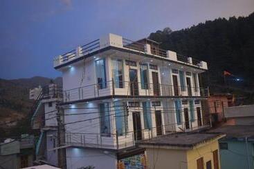 Nocleg ze śniadaniem Village Inn By Stayapart