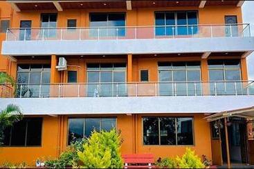 Hotel Prajakta Holiday Inn